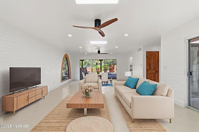 2551 E Cerrada Adelita, Tucson, AZ 85718