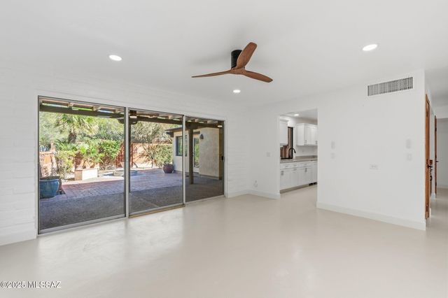 2551 E Cerrada Adelita, Tucson, AZ 85718