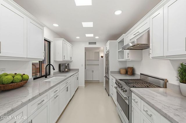 2551 E Cerrada Adelita, Tucson, AZ 85718