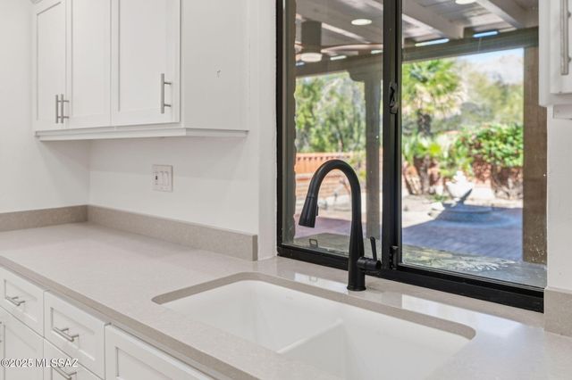 2551 E Cerrada Adelita, Tucson, AZ 85718