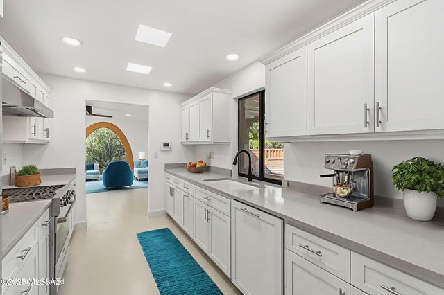 2551 E Cerrada Adelita, Tucson, AZ 85718