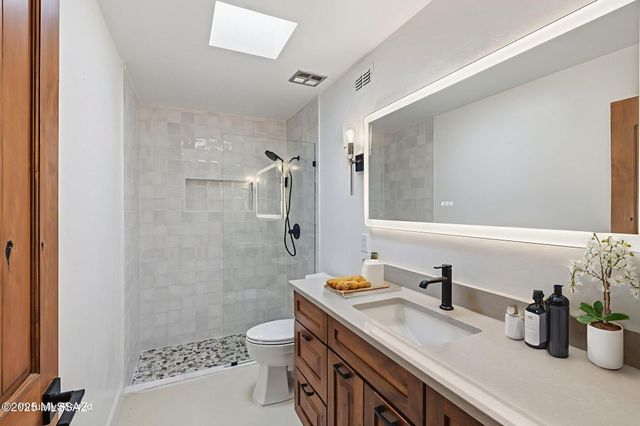 2551 E Cerrada Adelita, Tucson, AZ 85718