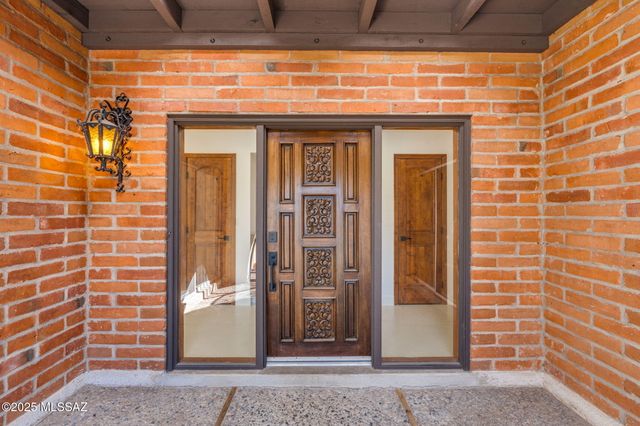 2551 E Cerrada Adelita, Tucson, AZ 85718