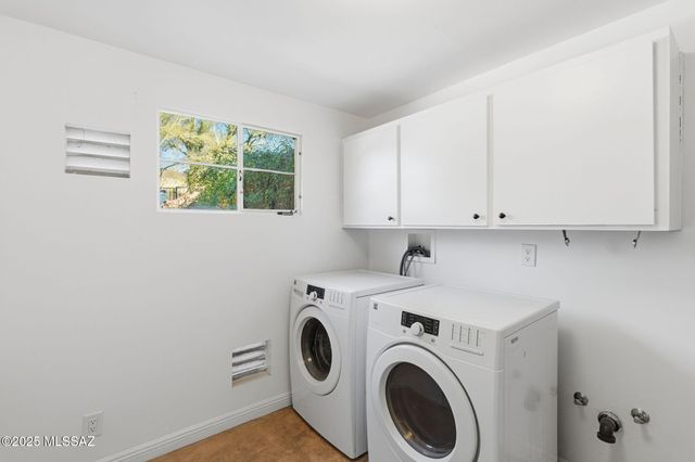 2551 E Cerrada Adelita, Tucson, AZ 85718