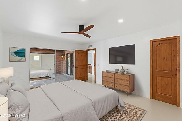 2551 E Cerrada Adelita, Tucson, AZ 85718