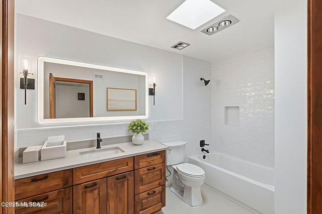 2551 E Cerrada Adelita, Tucson, AZ 85718