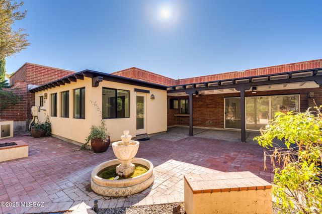 2551 E Cerrada Adelita, Tucson, AZ 85718