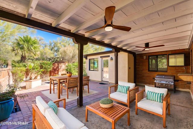 2551 E Cerrada Adelita, Tucson, AZ 85718