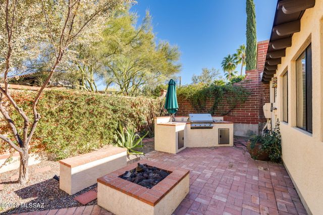 2551 E Cerrada Adelita, Tucson, AZ 85718