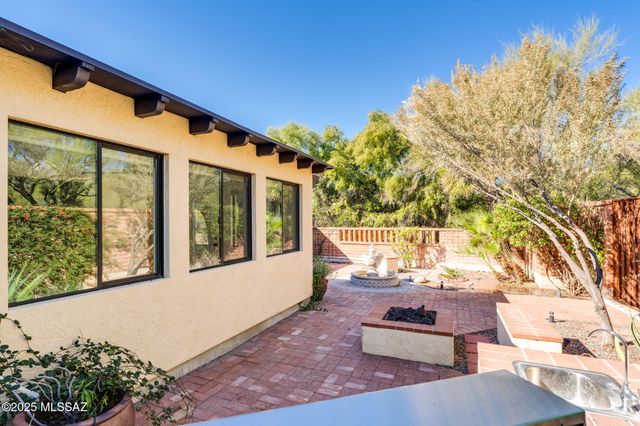 2551 E Cerrada Adelita, Tucson, AZ 85718