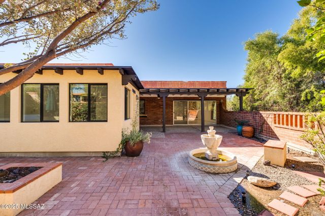 2551 E Cerrada Adelita, Tucson, AZ 85718