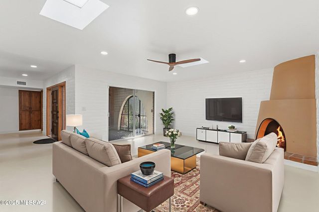 2551 E Cerrada Adelita, Tucson, AZ 85718