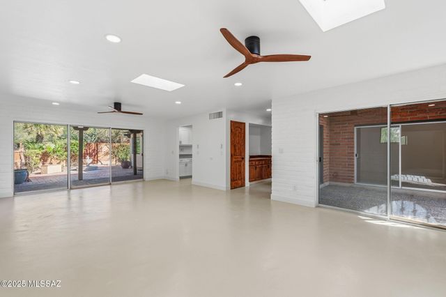 2551 E Cerrada Adelita, Tucson, AZ 85718