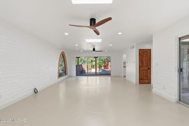 2551 E Cerrada Adelita, Tucson, AZ 85718