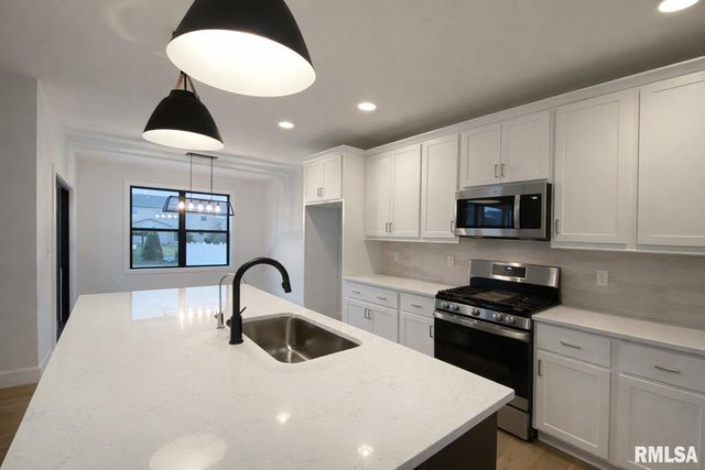 2620 W ARDEN Way, Dunlap, IL 61525