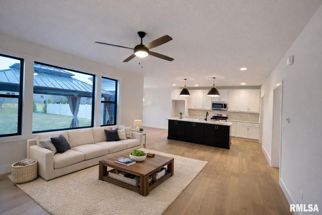 2620 W ARDEN Way, Dunlap, IL 61525