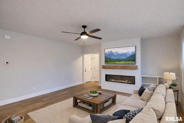 2620 W ARDEN Way, Dunlap, IL 61525