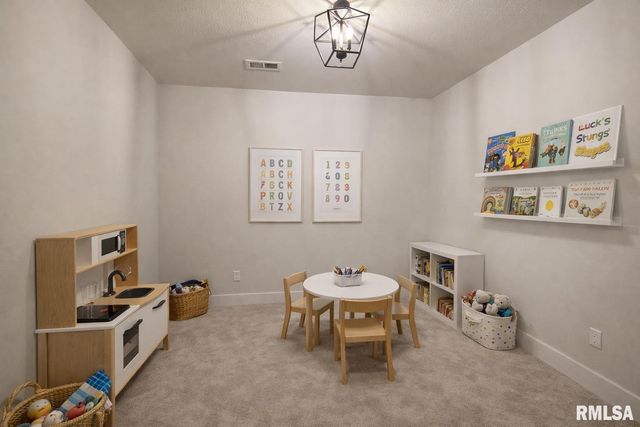 2620 W ARDEN Way, Dunlap, IL 61525