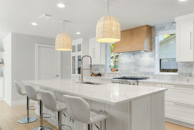 8344 San Cristobal Drive, Dallas, TX 75218