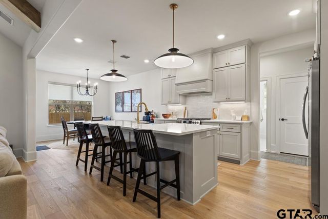 5300 Hollytree Dr, Tyler, TX 75703