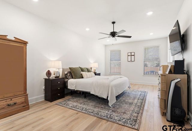 5300 Hollytree Dr, Tyler, TX 75703