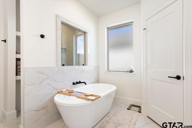 5300 Hollytree Dr, Tyler, TX 75703