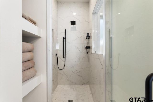 5300 Hollytree Dr, Tyler, TX 75703