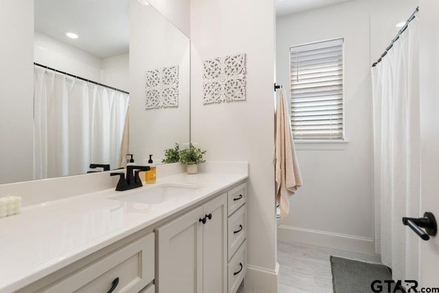 5300 Hollytree Dr, Tyler, TX 75703