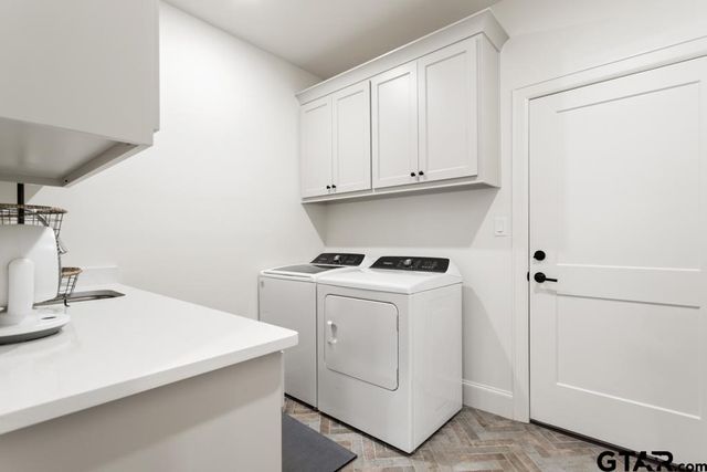 5300 Hollytree Dr, Tyler, TX 75703