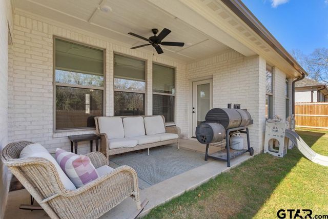 5300 Hollytree Dr, Tyler, TX 75703