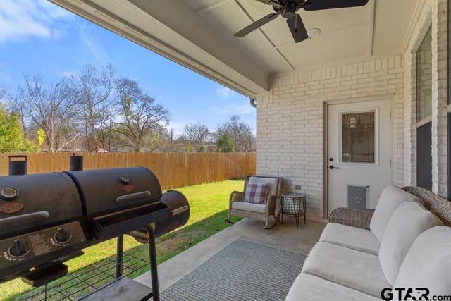 5300 Hollytree Dr, Tyler, TX 75703