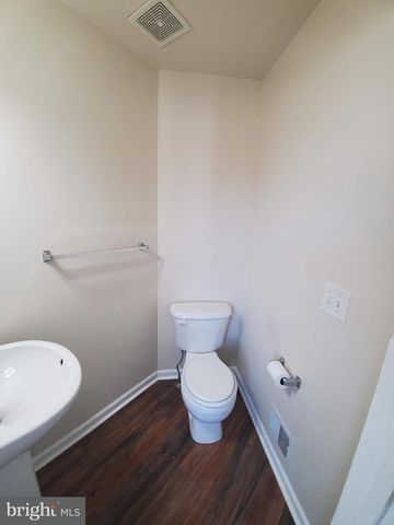 10 LOPEZ DR, Martinsburg, WV 25405