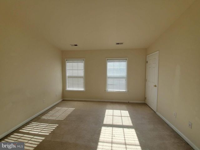 10 LOPEZ DR, Martinsburg, WV 25405