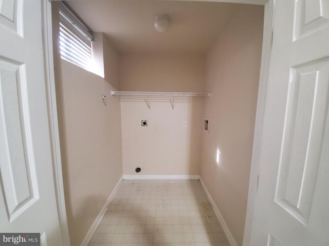 10 LOPEZ DR, Martinsburg, WV 25405