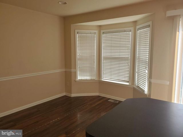 10 LOPEZ DR, Martinsburg, WV 25405