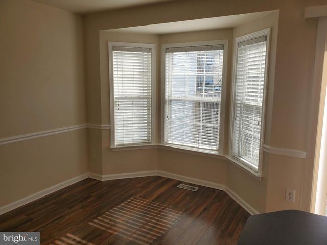 10 LOPEZ DR, Martinsburg, WV 25405