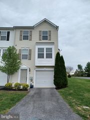 10 LOPEZ DR, Martinsburg, WV 25405