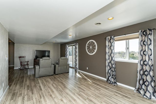 9 Island Heights Court NE, Pine Island, MN 55963