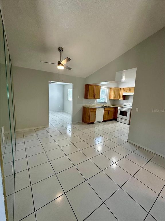 Image 4 of property listing at 1301 NOLTON WAY, Orlando, FL 32822