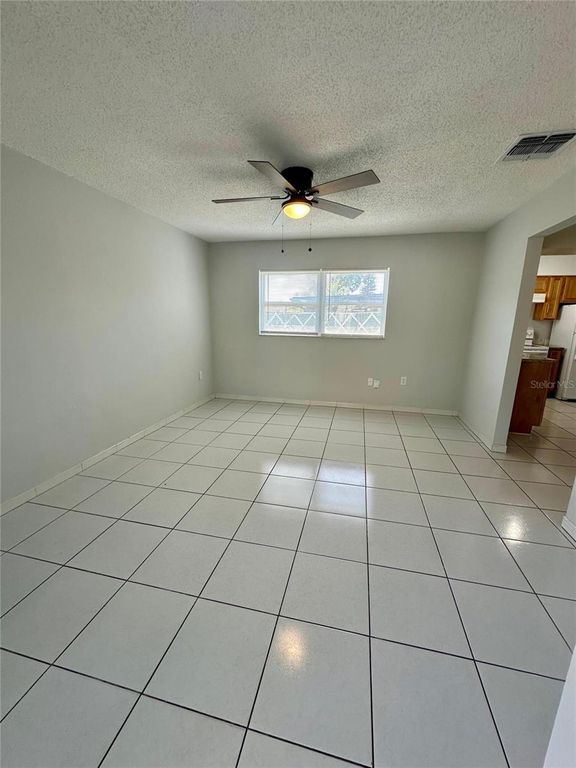 Image 6 of property listing at 1301 NOLTON WAY, Orlando, FL 32822