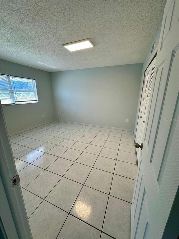 Image 8 of property listing at 1301 NOLTON WAY, Orlando, FL 32822