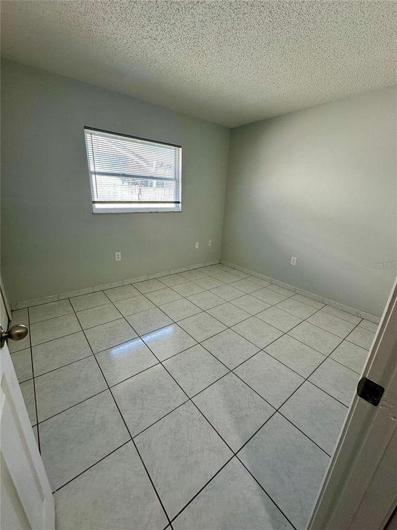 Image 10 of property listing at 1301 NOLTON WAY, Orlando, FL 32822