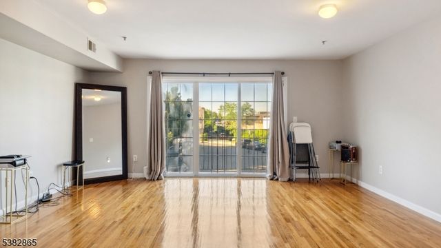 14 Seabury Ct, Newark City, NJ 07104