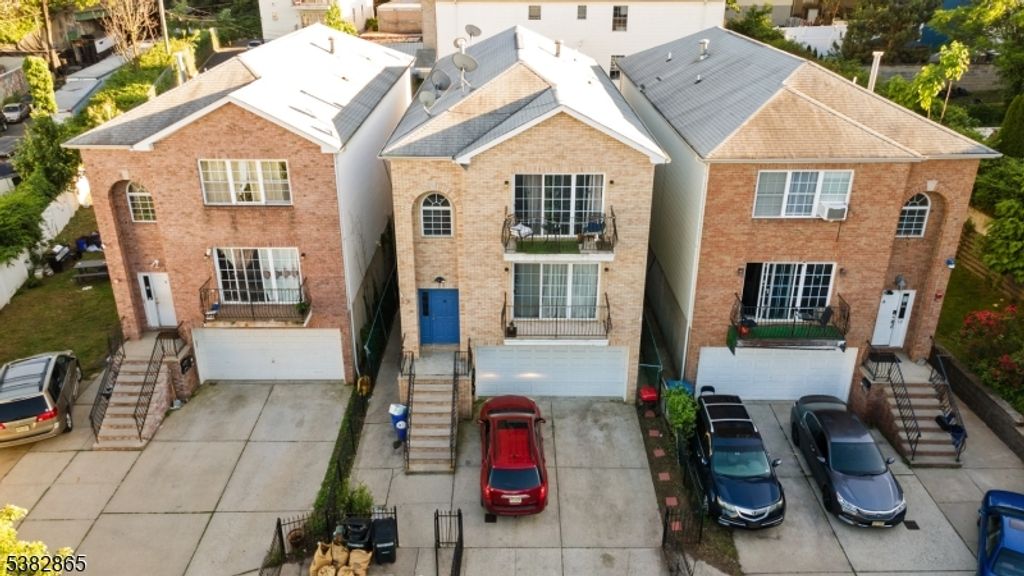 14 Seabury Ct, Newark City, NJ 07104