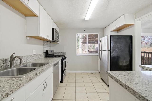 330 Hembree Forest Circle, Roswell, GA 30076