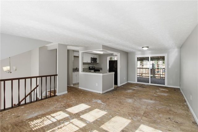 330 Hembree Forest Circle, Roswell, GA 30076