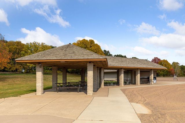 9578 8th Street N, Lake Elmo, MN 55042
