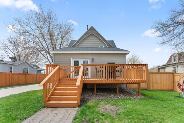 607 4th Street SW, Willmar, MN 56201