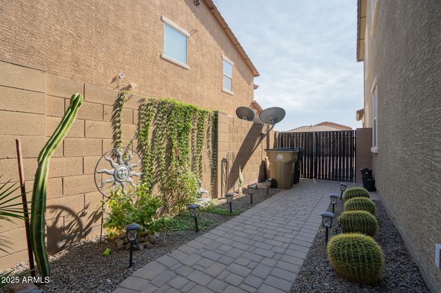 15686 W MCKINLEY Street, Goodyear, AZ 85338