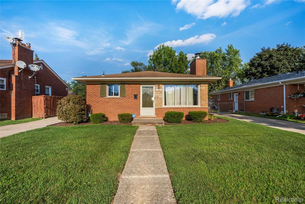 7486 Robindale Avenue, Dearborn Heights, MI 48127